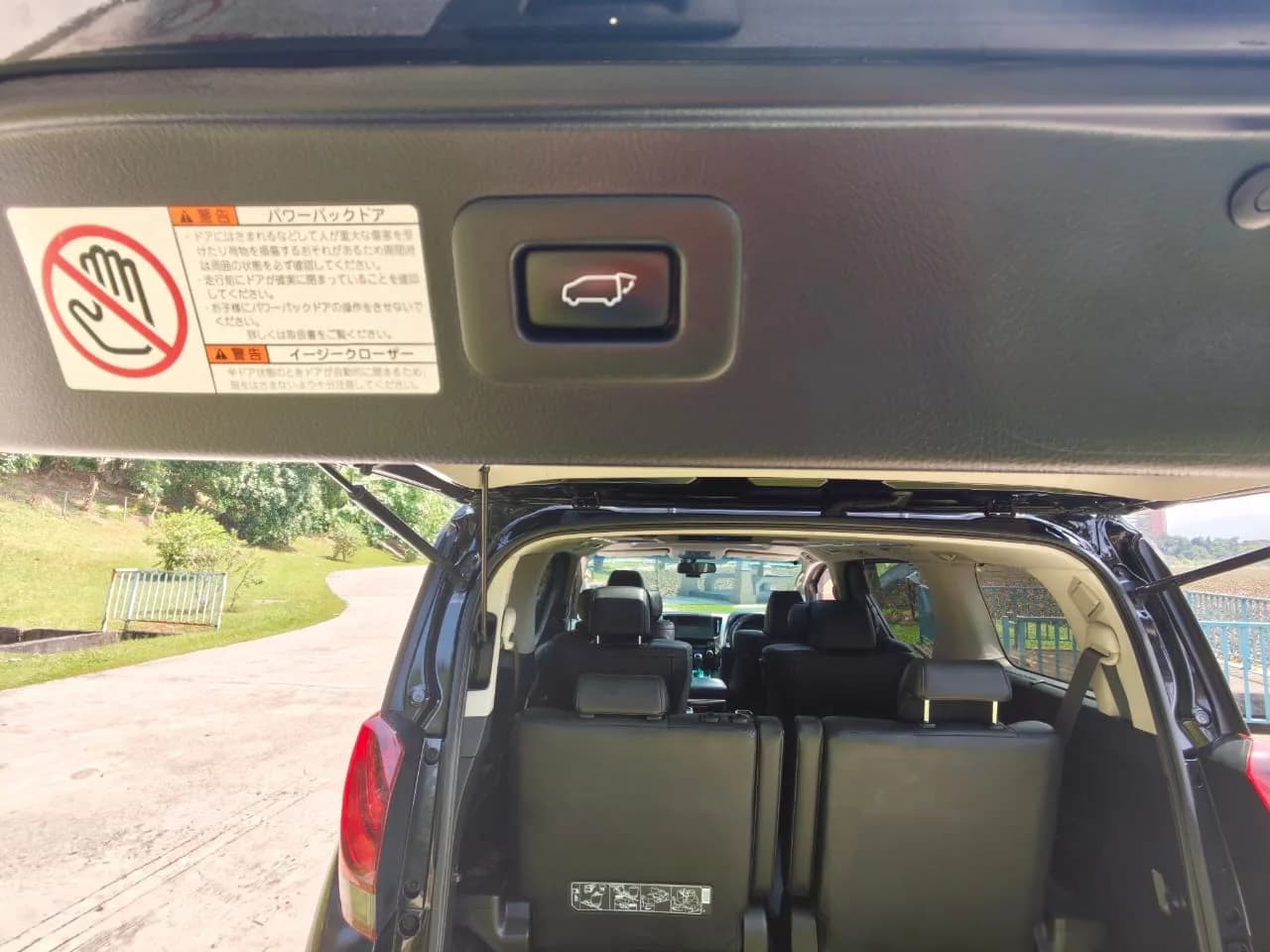 2016 Toyota Alphard SC — photo 13 of 34