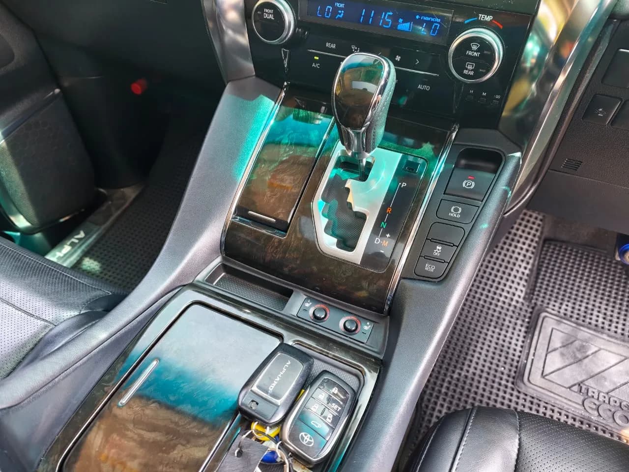 2016 Toyota Alphard SC — photo 21 of 34