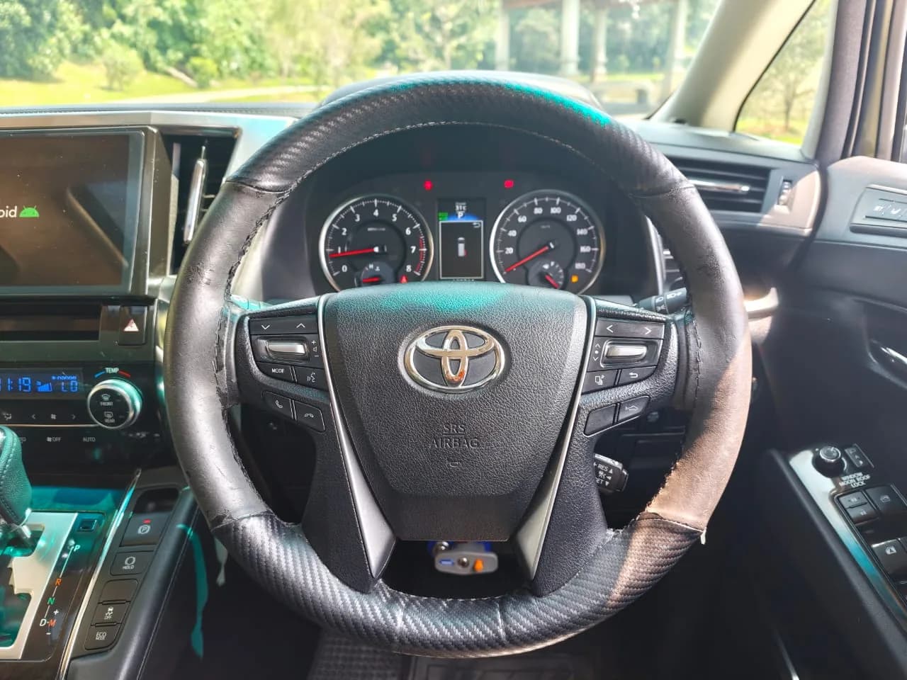 2016 Toyota Alphard SC — photo 23 of 34