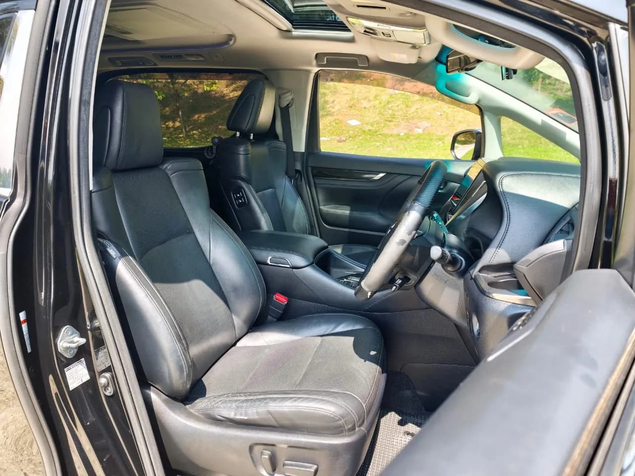 2016 Toyota Alphard SC — photo 25 of 34