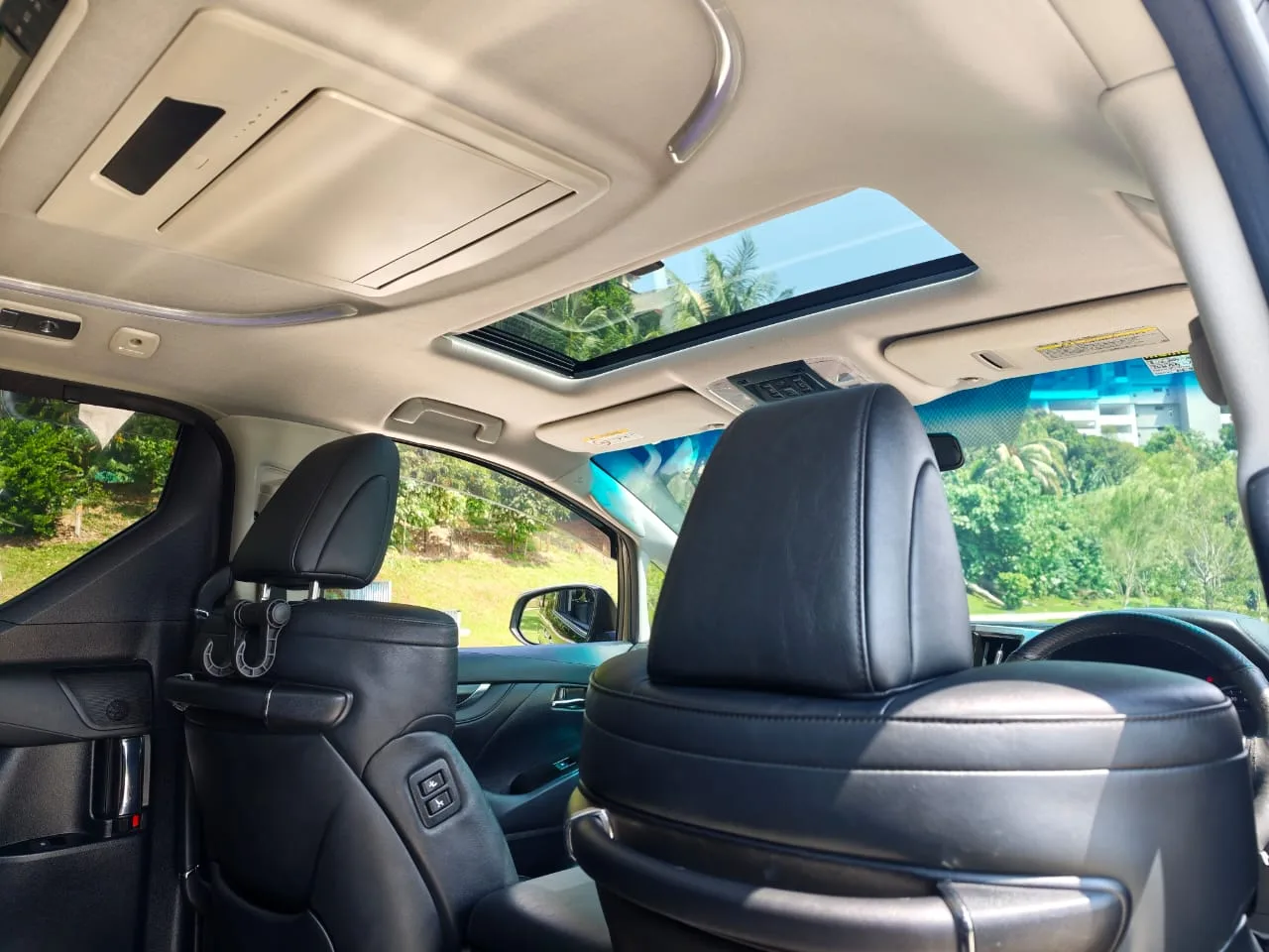 2016 Toyota Alphard SC — photo 28 of 34