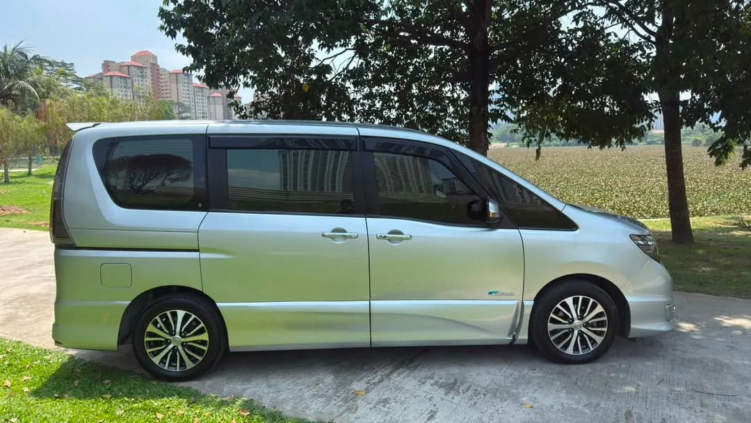 2017 Nissan Serena Hybrid — photo 13 of 30