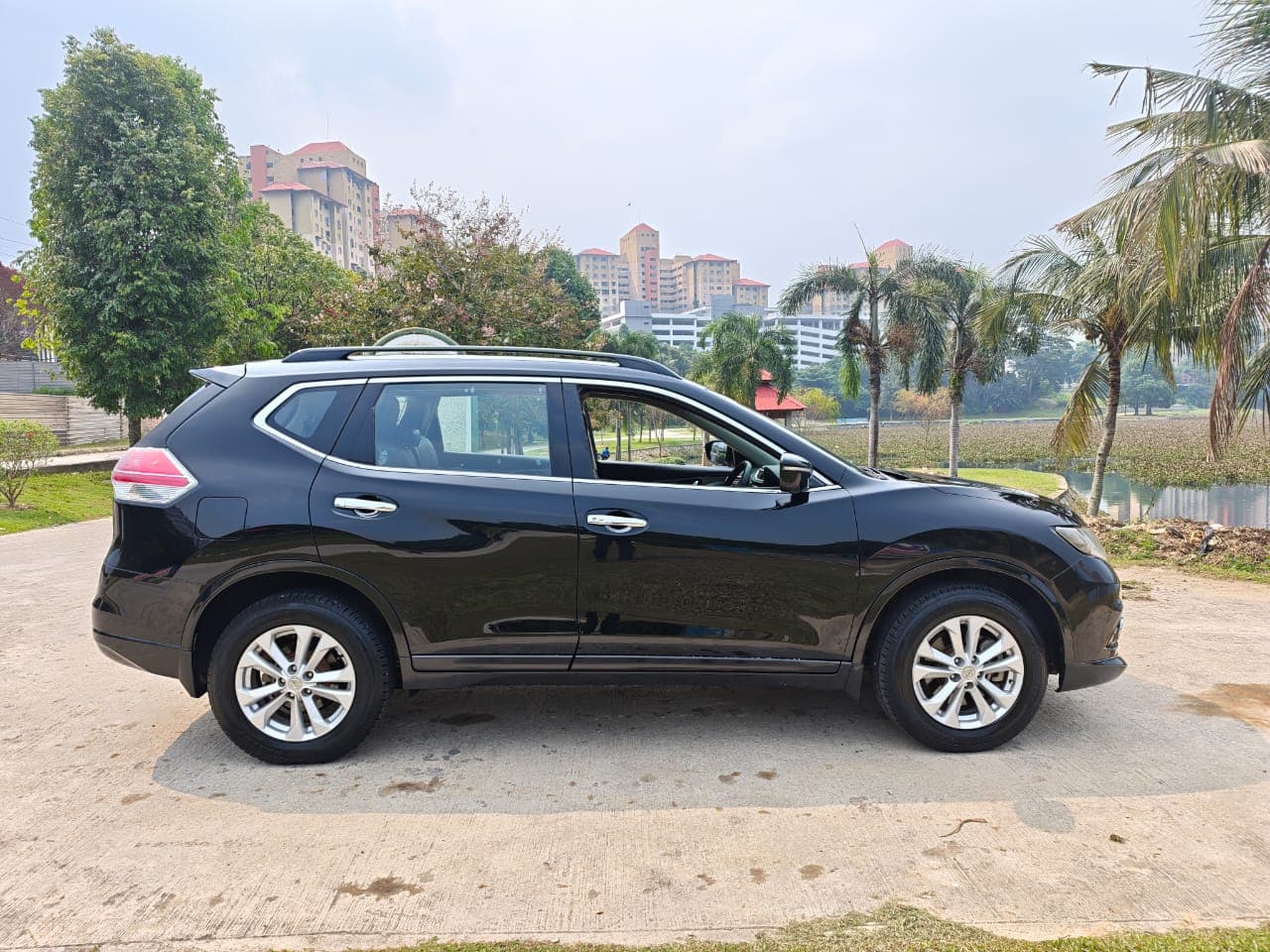 2015 Nissan X-TRAIL — photo 13 of 31