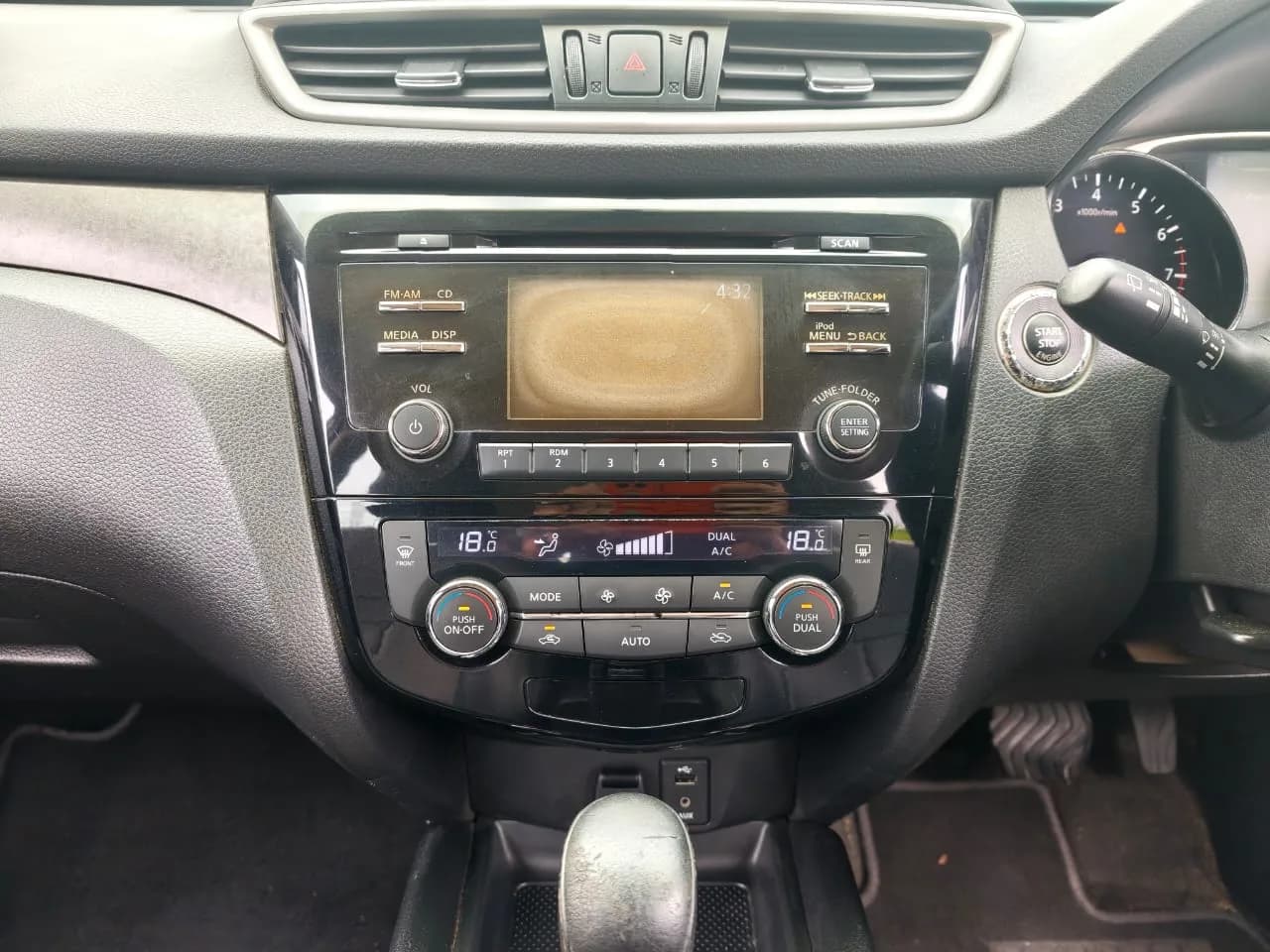 2015 Nissan X-TRAIL — photo 18 of 31