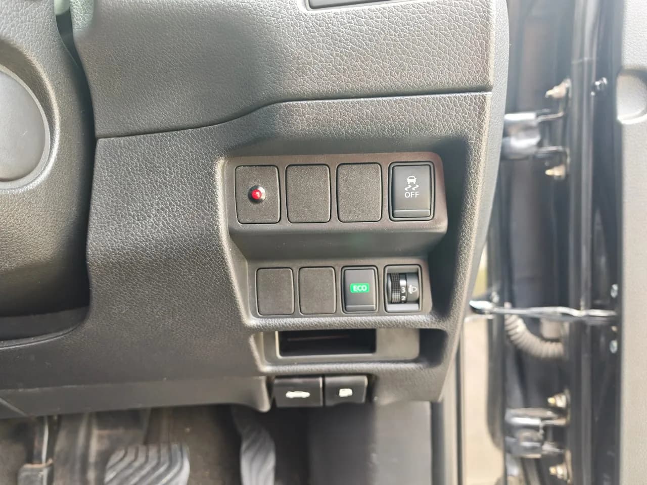 2015 Nissan X-TRAIL — photo 22 of 31
