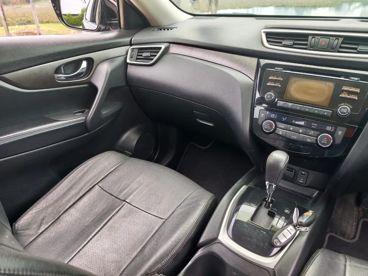 2015 Nissan X-TRAIL — photo 24 of 31