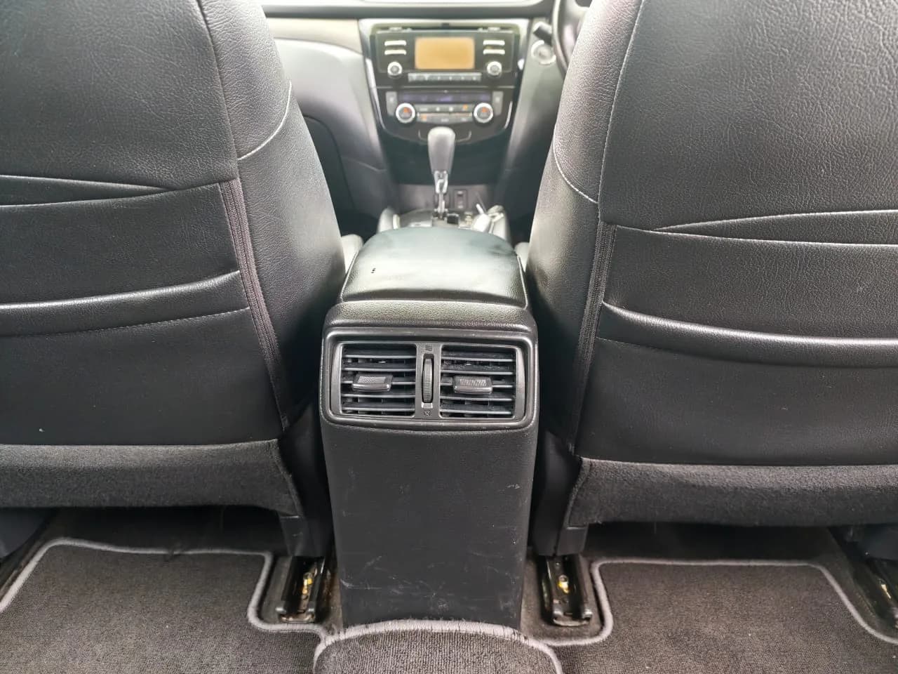 2015 Nissan X-TRAIL — photo 27 of 31