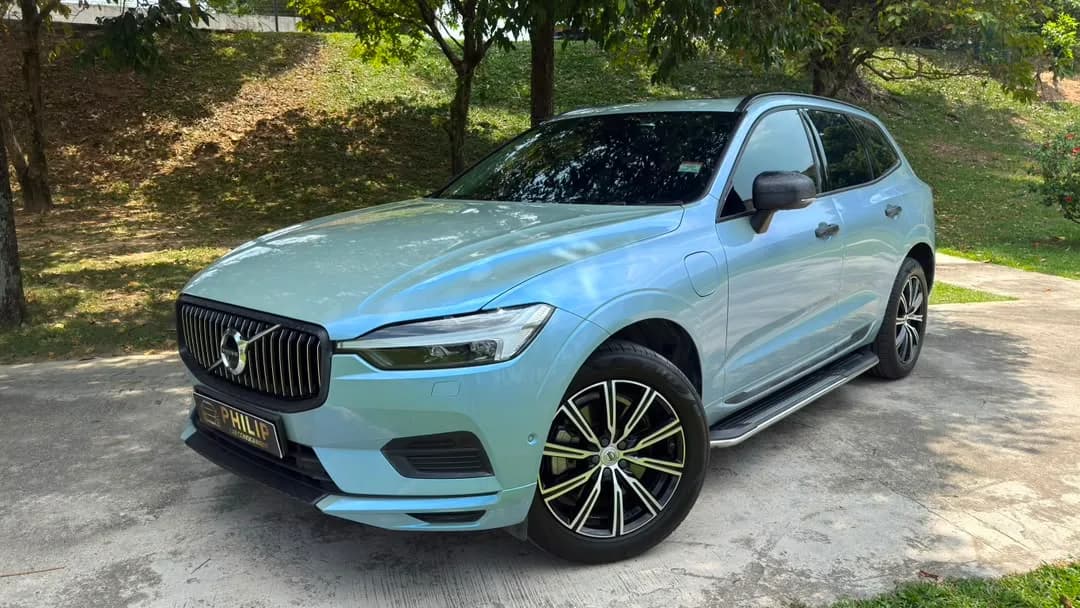 2021 Volvo XC60 T8 — photo 3 of 31