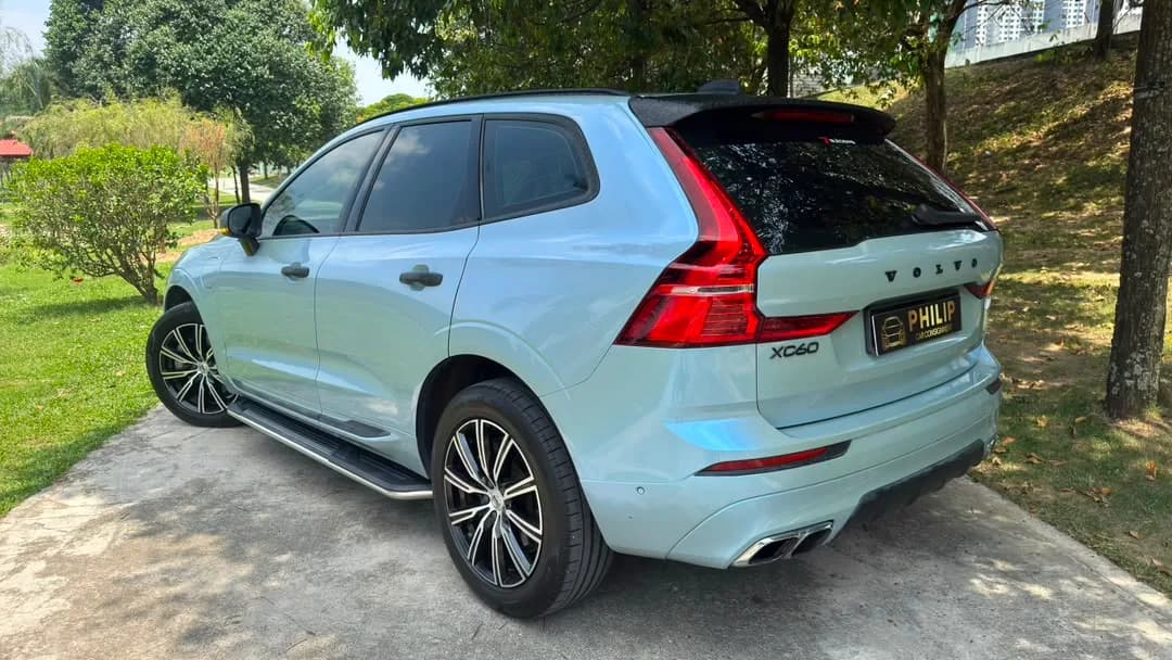 2021 Volvo XC60 T8 — photo 5 of 31
