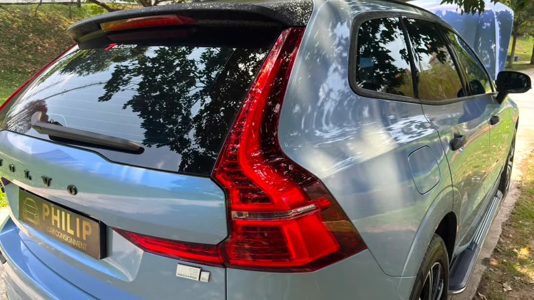 2021 Volvo XC60 T8 — photo 6 of 31