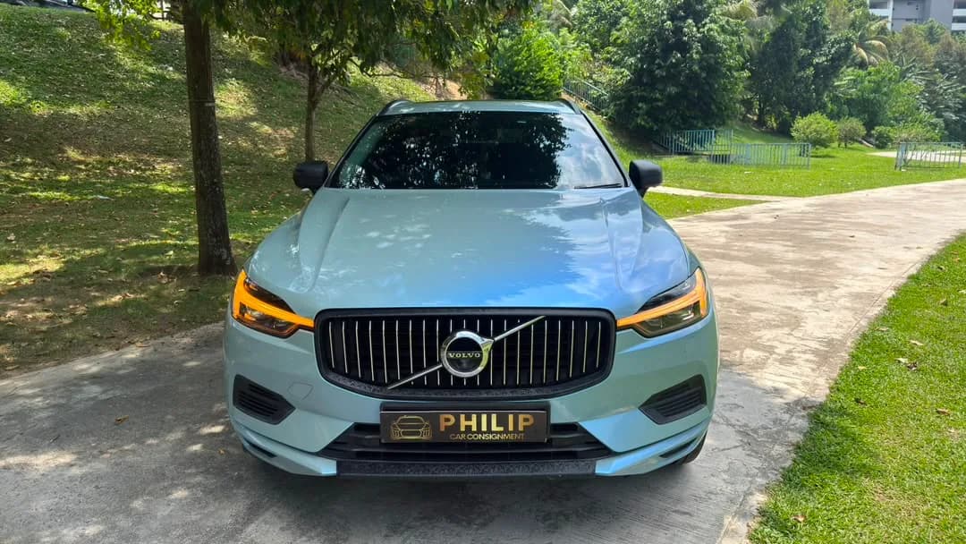 2021 Volvo XC60 T8 — photo 7 of 31