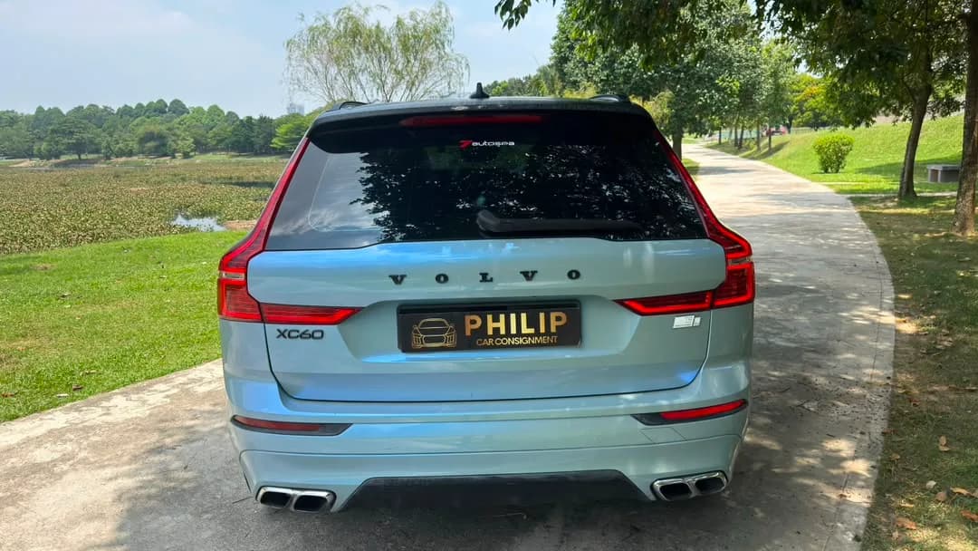 2021 Volvo XC60 T8 — photo 9 of 31