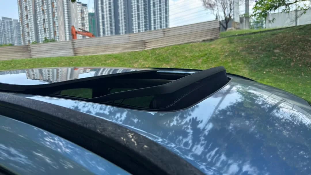 2021 Volvo XC60 T8 — photo 15 of 31