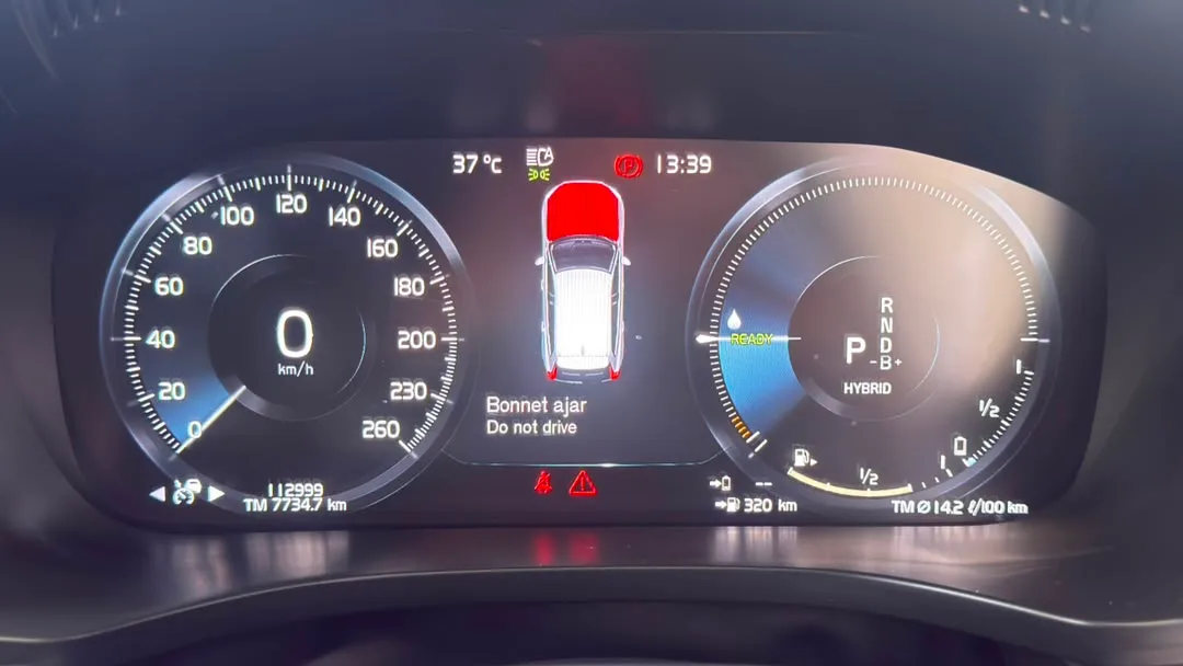 2021 Volvo XC60 T8 — photo 20 of 31