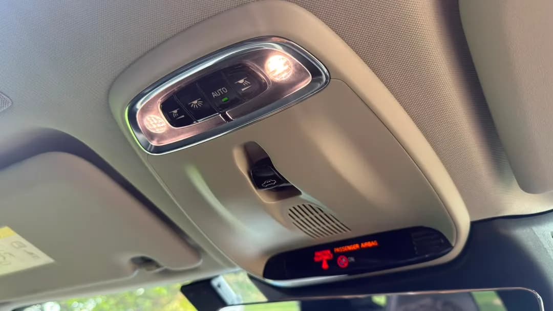 2021 Volvo XC60 T8 — photo 24 of 31