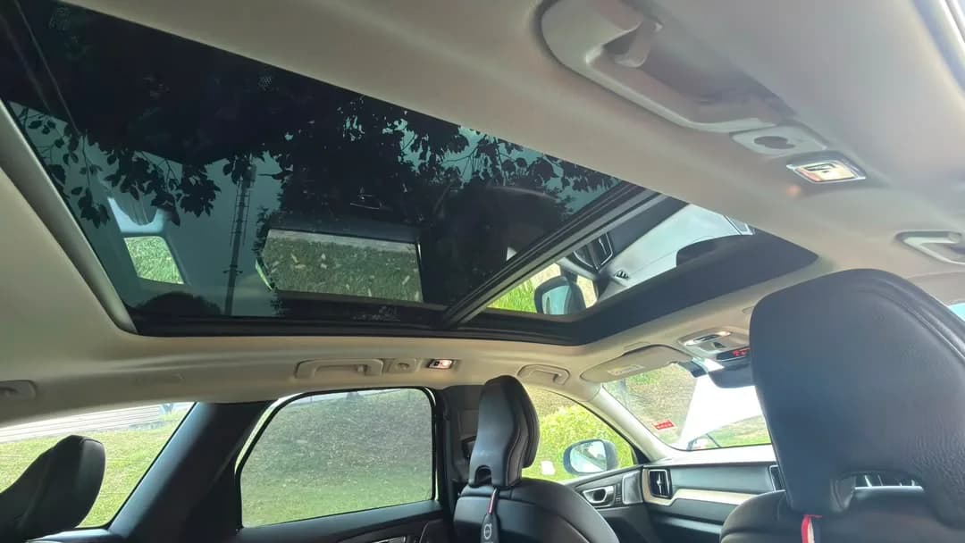 2021 Volvo XC60 T8 — photo 25 of 31