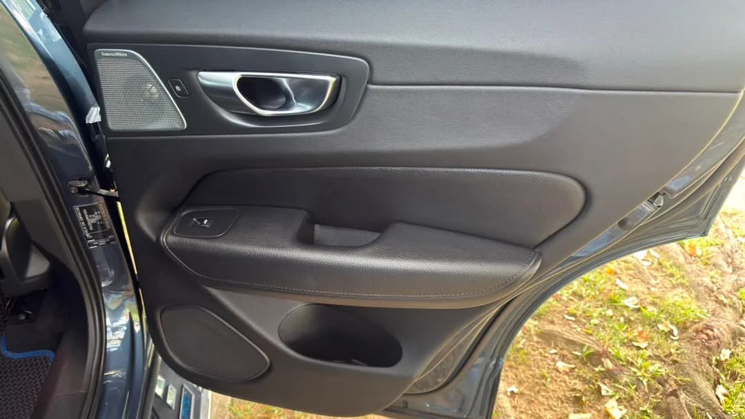 2021 Volvo XC60 T8 — photo 30 of 31