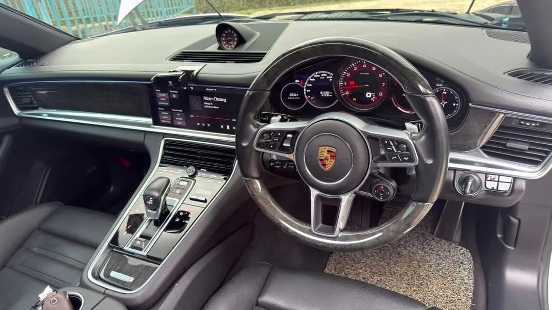 2018 Porsche Panamera Wagon 4s — photo 19 of 31