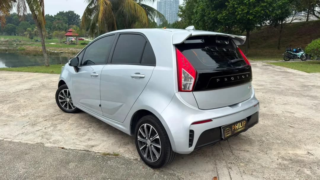 2019 Proton Iriz Executive — photo 5 of 28