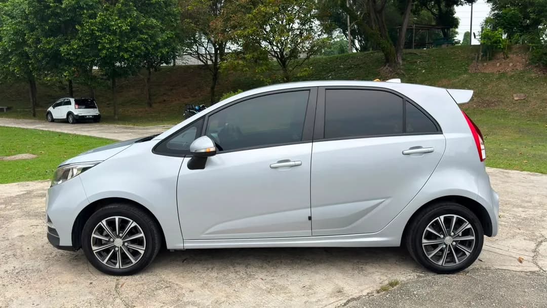 2019 Proton Iriz Executive — photo 12 of 28