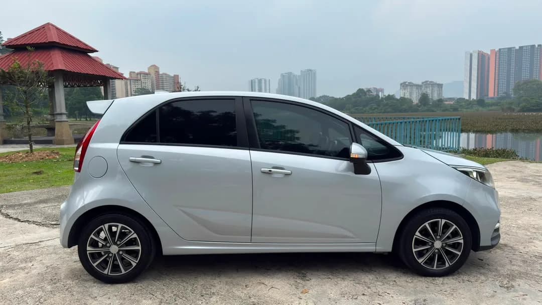 2019 Proton Iriz Executive — photo 13 of 28