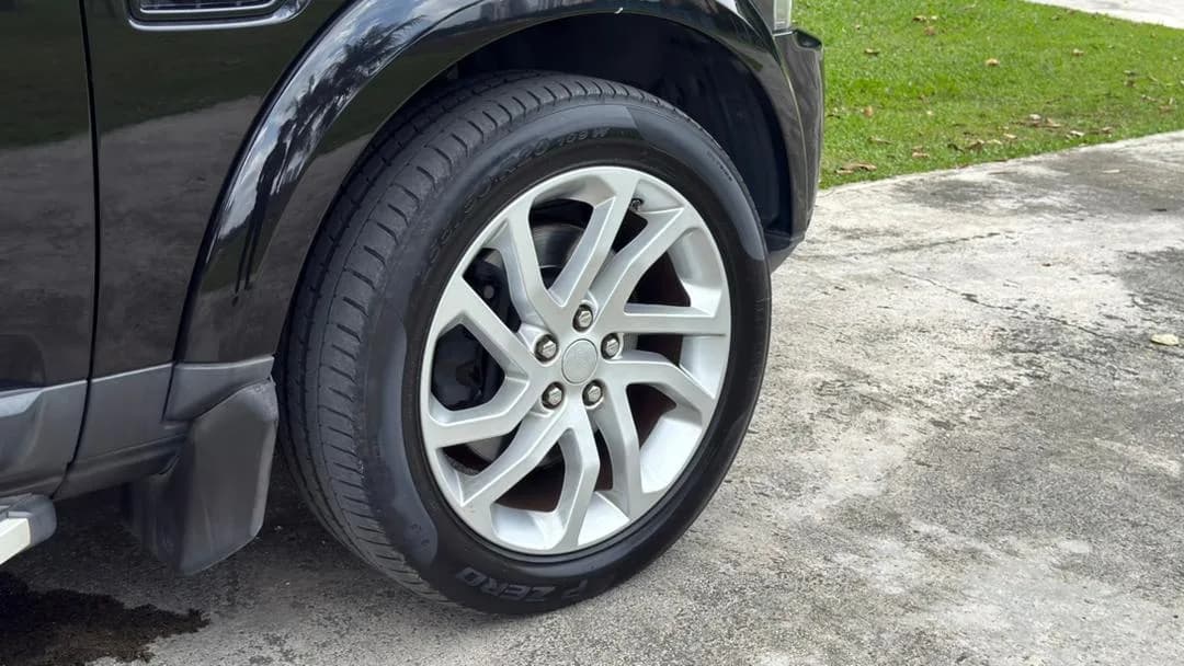 2016 Land Rover Discovery landmark — photo 17 of 42