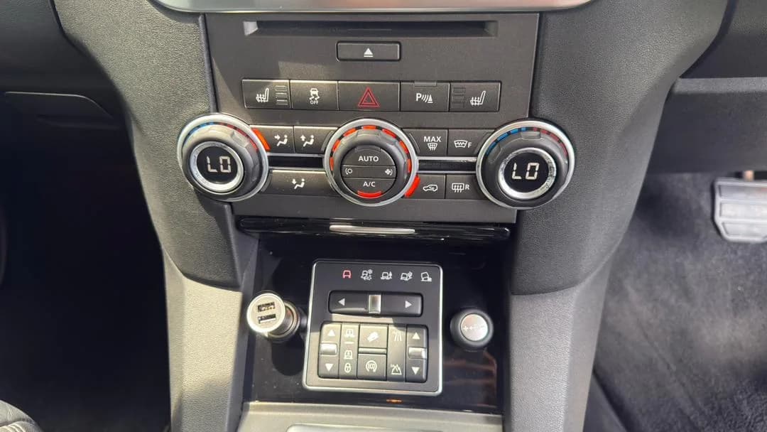 2016 Land Rover Discovery landmark — photo 24 of 42