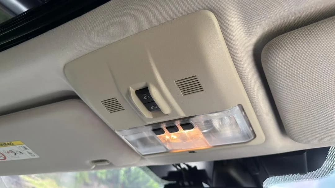 2016 Land Rover Discovery landmark — photo 29 of 42