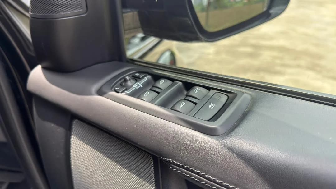 2016 Land Rover Discovery landmark — photo 31 of 42