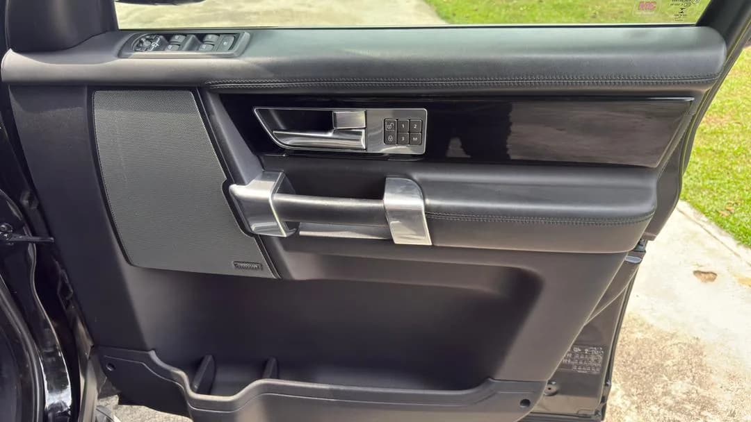 2016 Land Rover Discovery landmark — photo 32 of 42