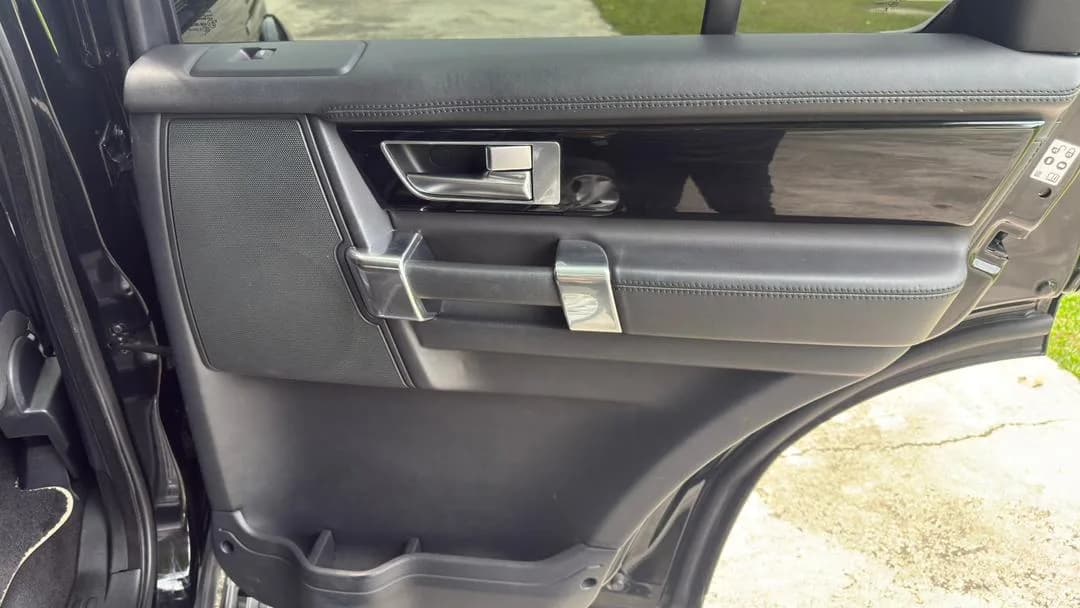 2016 Land Rover Discovery landmark — photo 41 of 42